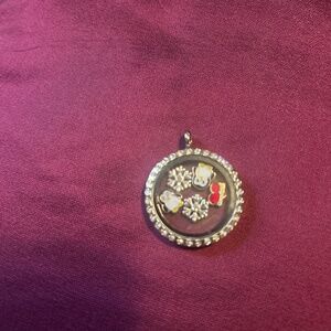 Sentimental Charm 🎄🐧Floating Pendant